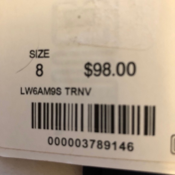 NWT Lululemon rejuvenate crop - Picture 6 of 7